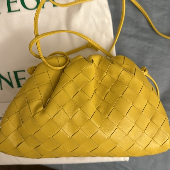 Authentic Bottega Veneta Yellow intrecciato leather mini clutch 💛 - Picture 6 of 9
